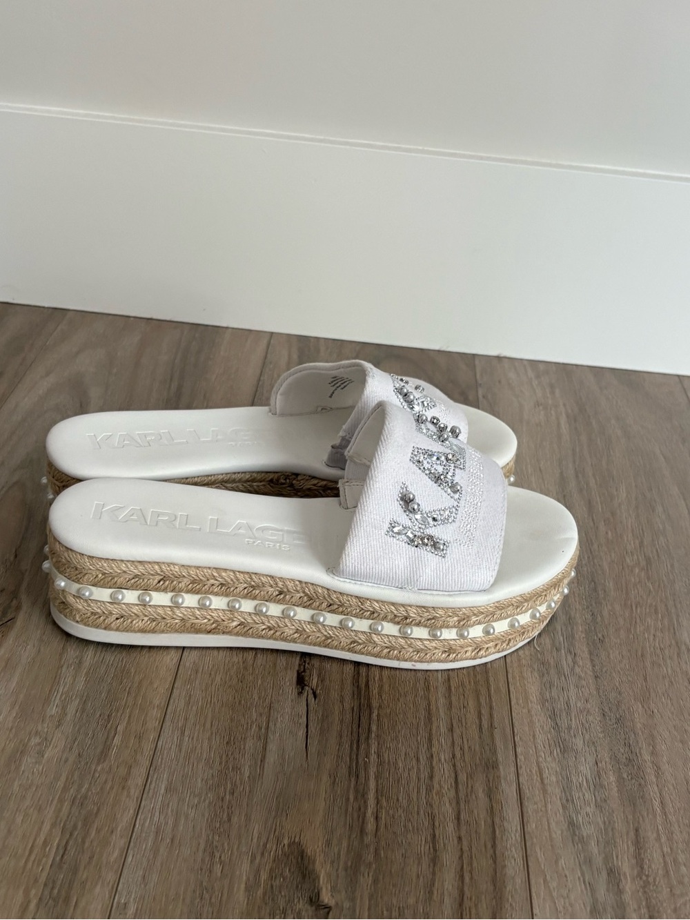 Karl Lagerfeld Paris Kamara Pearl Platform Sandal Sz 8